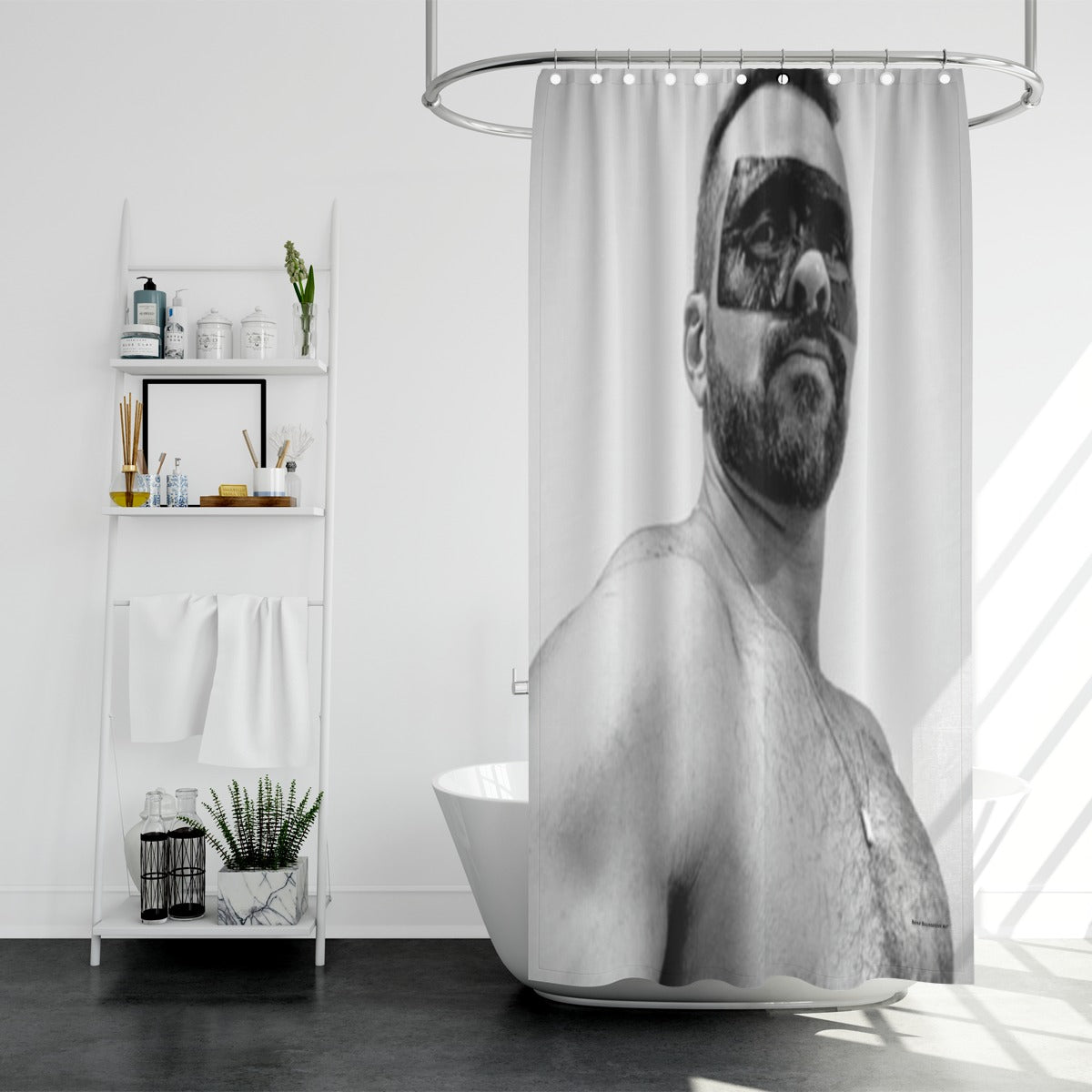Shower curtain, Tom