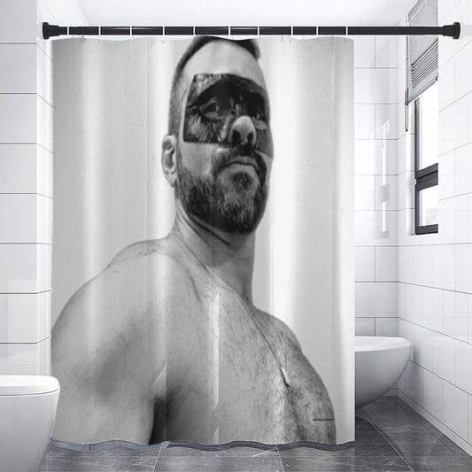 Shower curtain, Tom